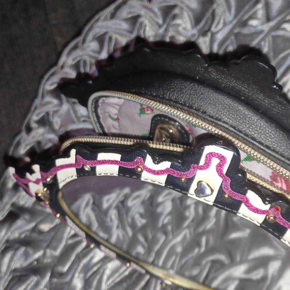 Betsey Johnson Hand Mirror Mini Bag - Picture 11 of 15